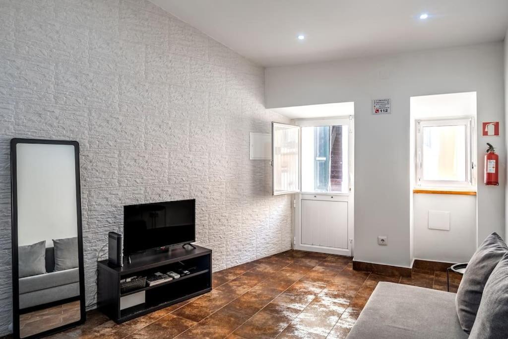 Cozy Ground Floor Studio With Ac And Loft Bedroom Lisboa Ngoại thất bức ảnh